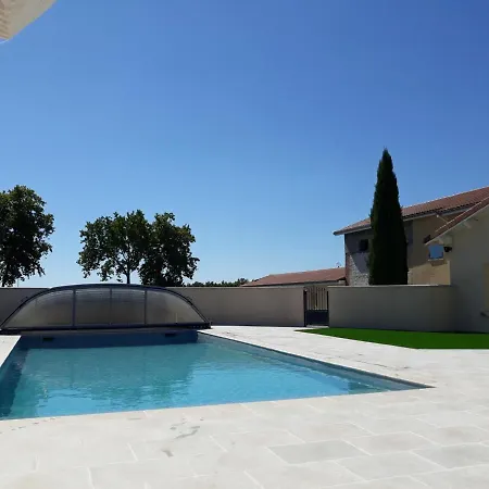 Charmante Avec Piscine Commune Et Terrasse Privative A - Fr-1-496-236 Chalain-le-Comtal