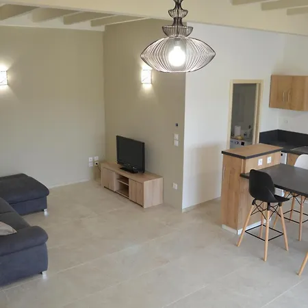 Charmante Avec Piscine Commune Et Terrasse Privative A - Fr-1-496-236 Holiday home Chalain-le-Comtal